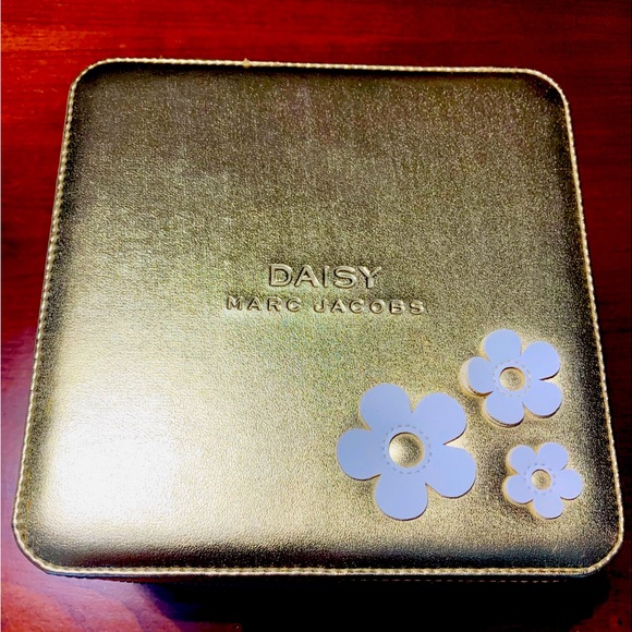 Marc Jacobs Daisy Cosmetic Bag Travel bag shiny gold large deep zipped cubic box - Picture 2 of 6